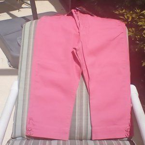 Lee Coral belted capris